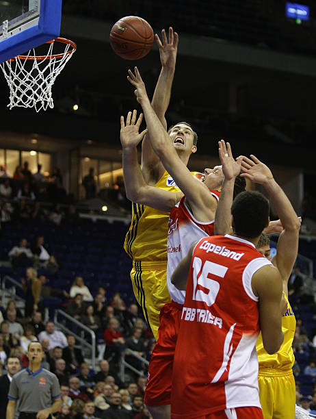 场对决中 场对决中